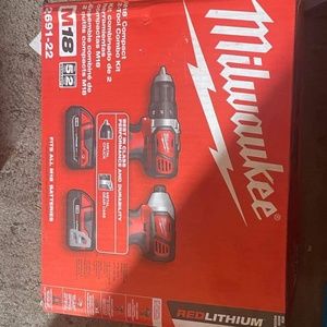 Milwaukee combo drill set